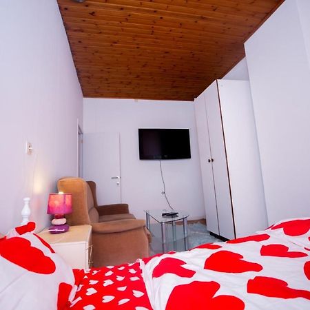 Agreable Chambre Sur Liege Avc Parking Et Wifi Gratuit Buitenkant foto