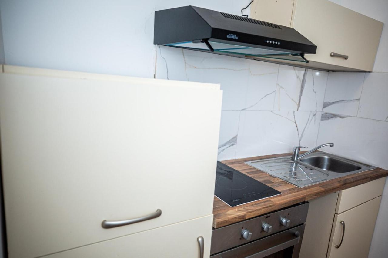 Agreable Chambre Sur Liege Avc Parking Et Wifi Gratuit Buitenkant foto
