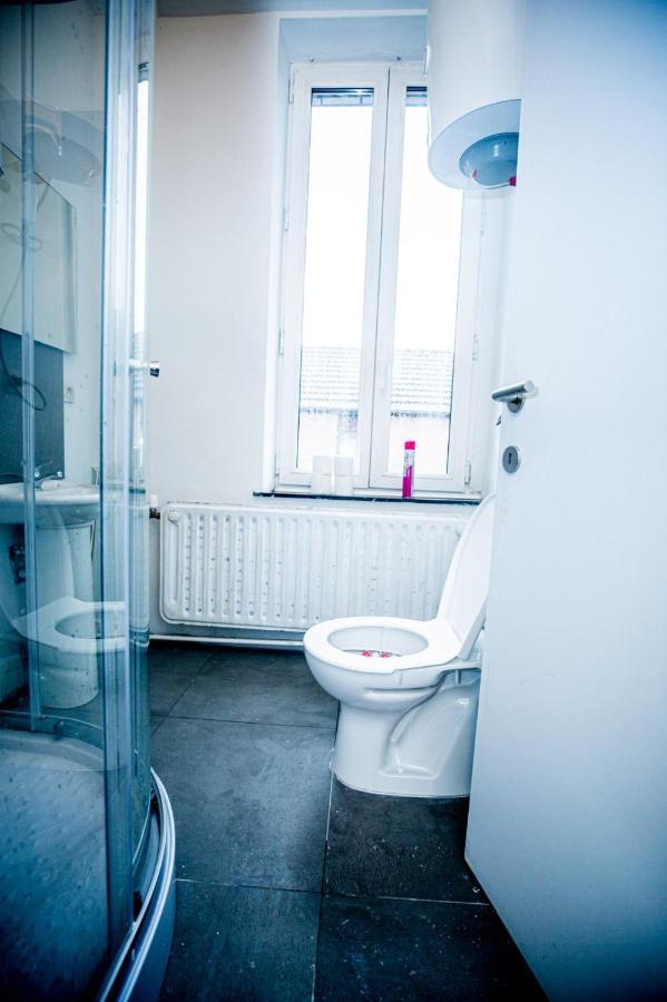 Agreable Chambre Sur Liege Avc Parking Et Wifi Gratuit Buitenkant foto